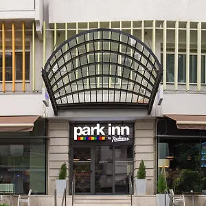 Park By Radisson & Lägenhetshotell Bukarest
