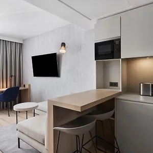 By Marriott East **** Viena